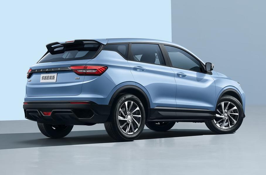 Geely добавила кроссоверу Coolray «атмосферник» и «механику»