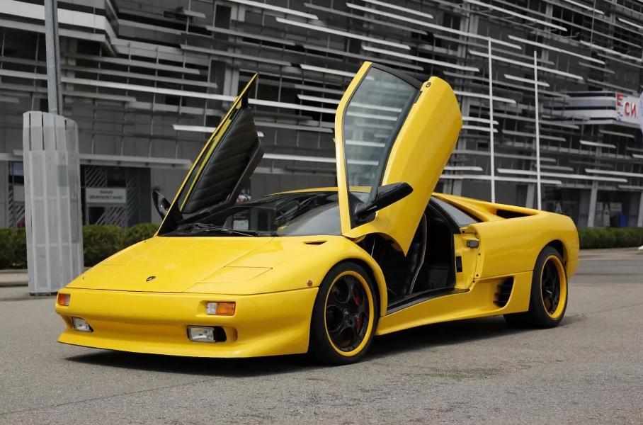 В Россию привезли Lamborghini Diablo из начала 90-х: суперкар можно купить