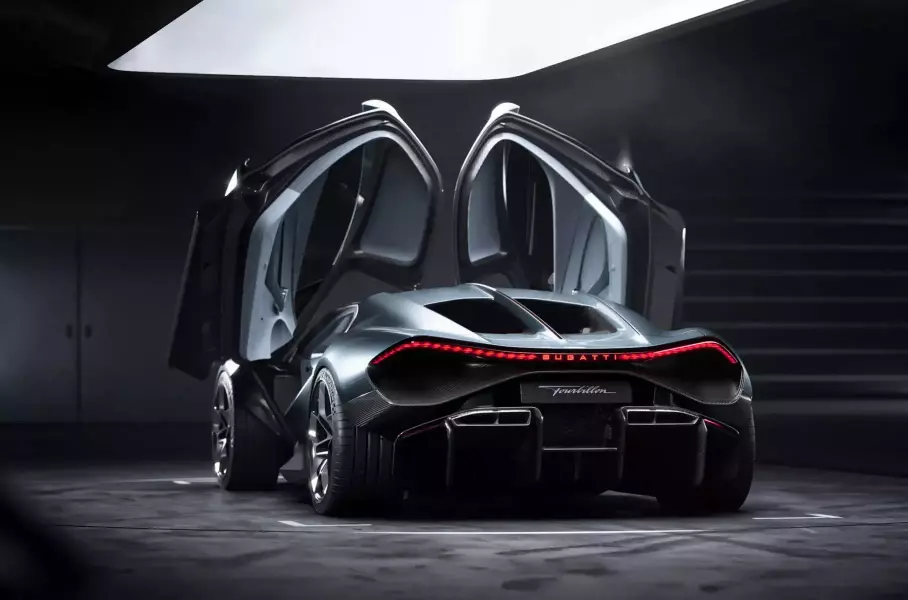 Новый гиперкар Bugatti Tourbillon с мотором V16, кроссовер BMW X3 нового поколения и обновлённый электроседан Audi e-tron GT: главное за неделю