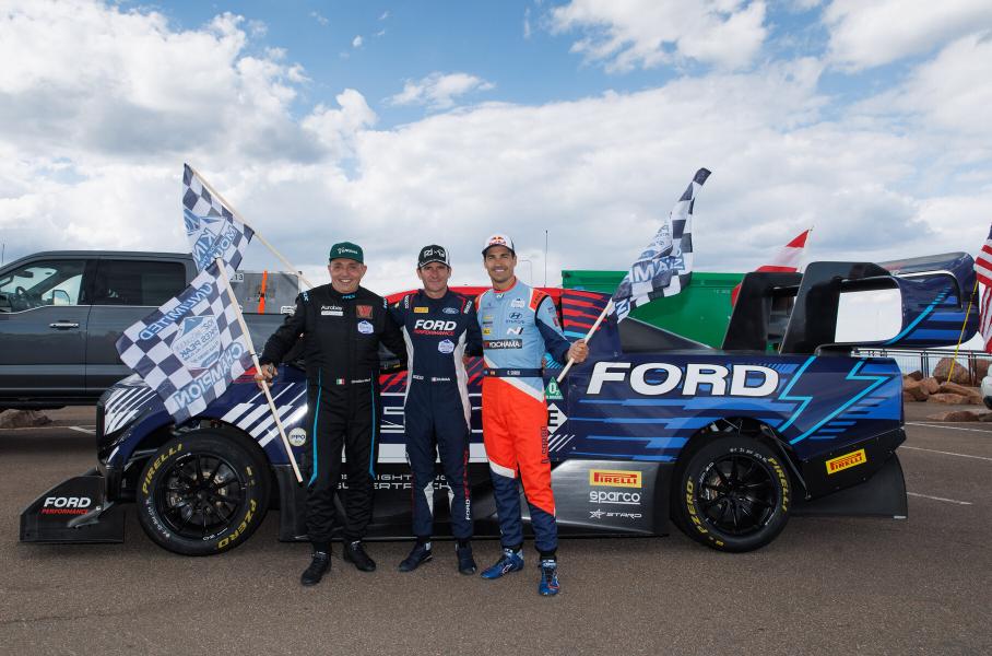 Трое призёров гонки в абсолютном зачёте (слева направо): Кристиан Мерли (серебро), Ромэн Дюма (золото), Дани Сордо (бронза)