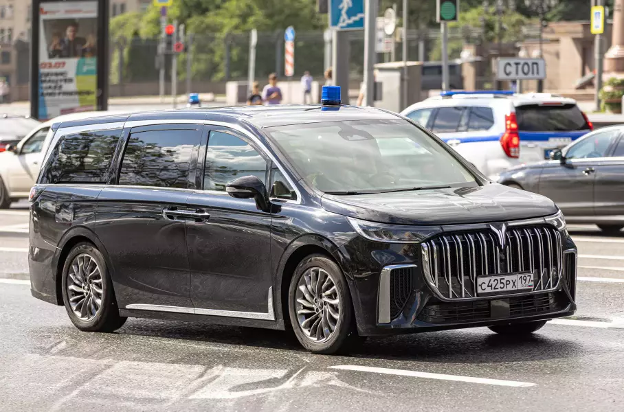 12 «китайцев», которые прописались в гаражах российских государственных служб