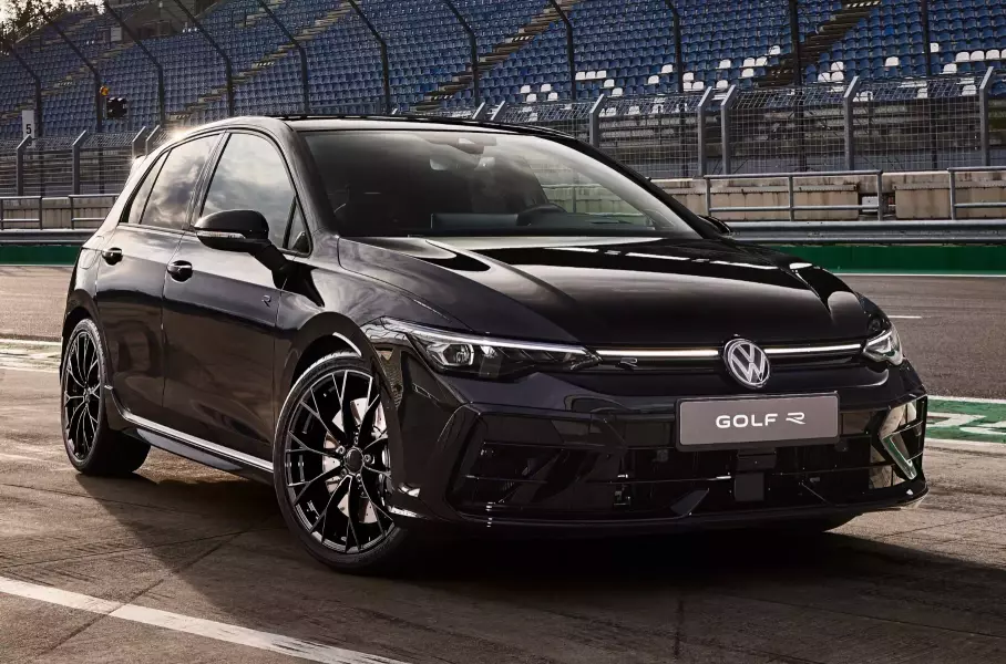 Гибридный суперседан BMW M5, Bentley Continental GT нового поколения и обновленный Volkswagen Golf R: главное за неделю