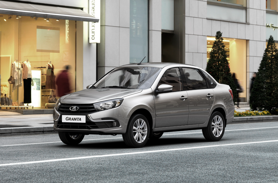 Lada Granta в лидерах: раскрыты результаты первого полугодия на российском рынке