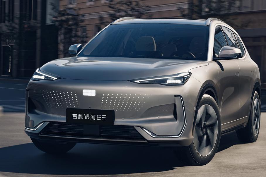 Geely удивила ценами электрокроссовера с батареей-миллионником