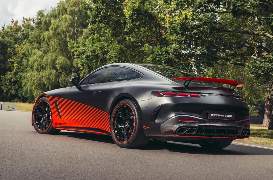 Купе Mercedes-AMG GT добавили трековую версию с приставкой Pro
