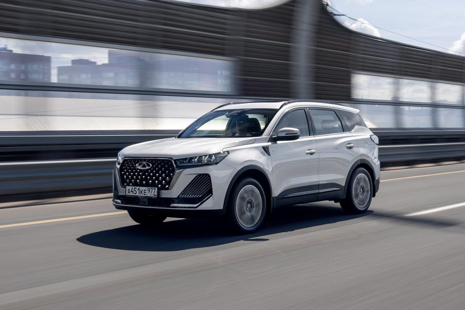 Популярный китайский кроссовер стоит в Беларуси на полмиллиона рублей дешевле, чем в России