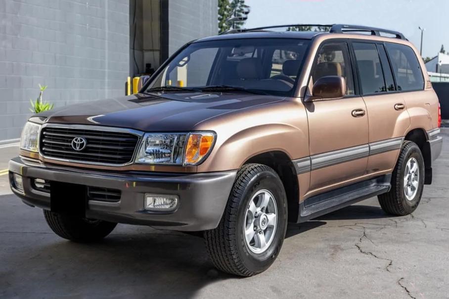 С молотка пустят идеальный 26-летний Toyota Land Cruiser почти без пробега