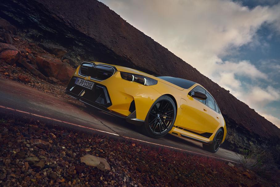 BMW представила комплект тюнинга для новой M5