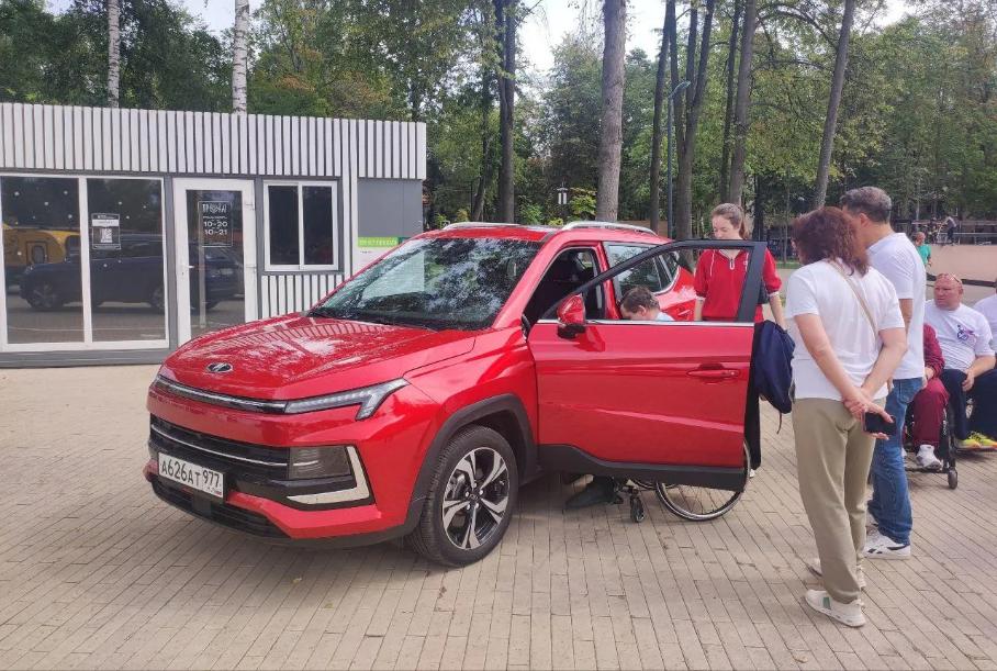 Для ветеранов подготовили бесплатные «Москвичи 3» с ручным управлением