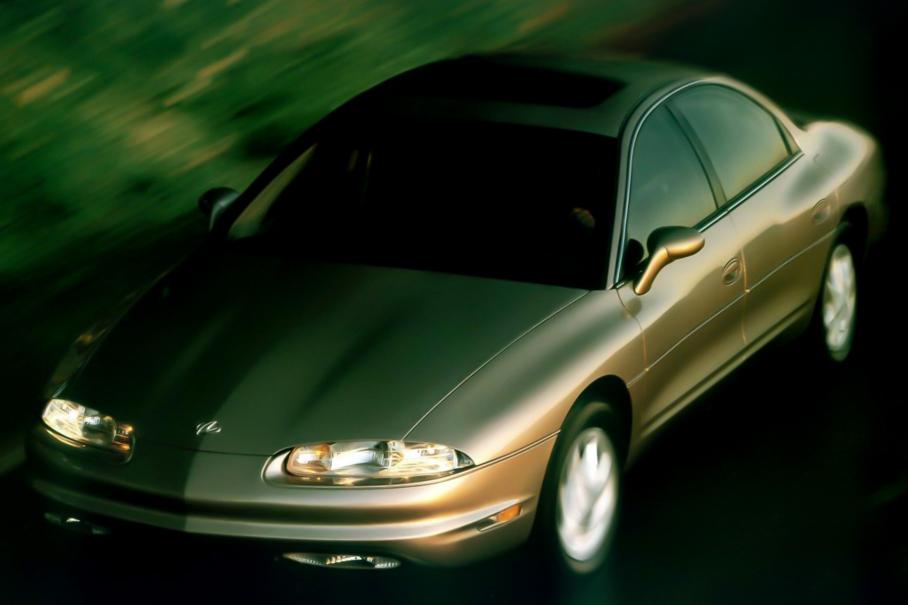 30 лет Oldsmobile Aurora
