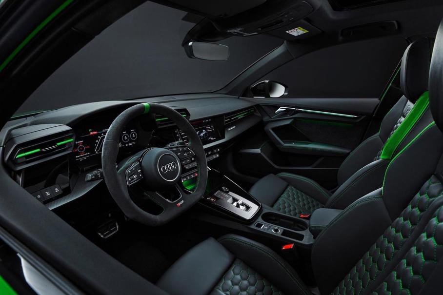 Audi подобрала для обновлённого RS3 идеальные запахи деталей интерьера