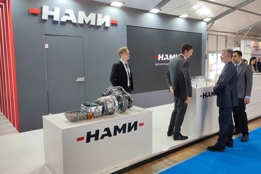 НАМИ показал двигатель, который получит гибридный Aurus