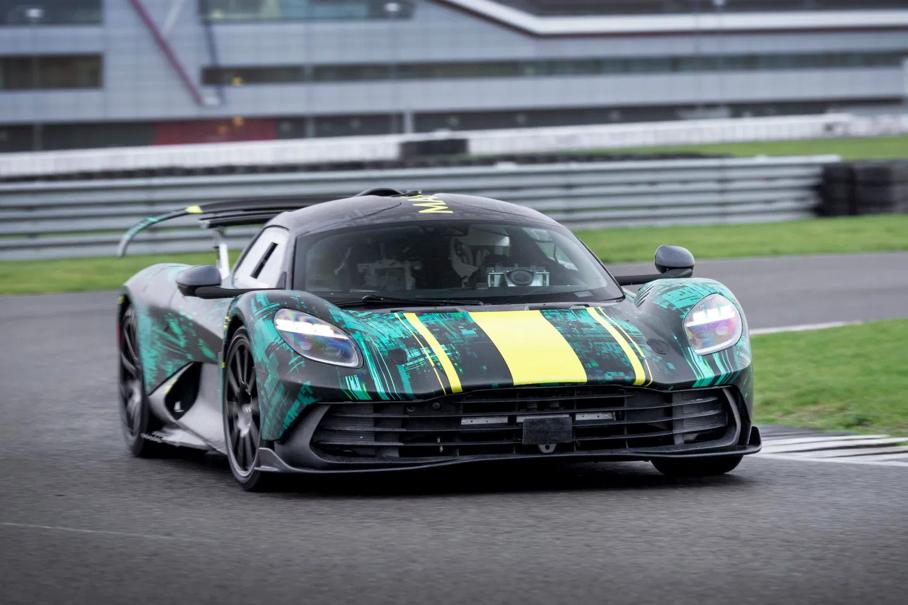 Aston Martin до сих пор тестирует 1000-сильный суперкар Valhalla. Уже пять лет