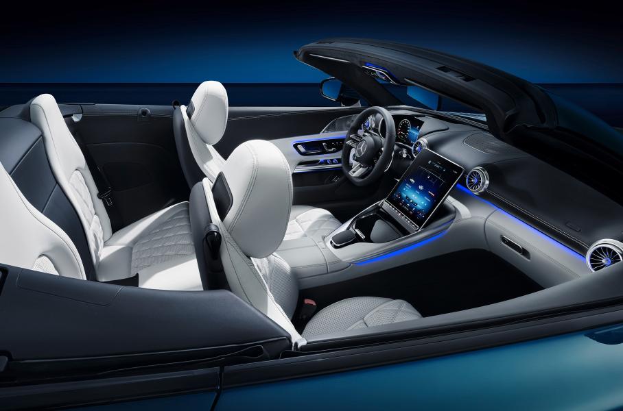 Mercedes-AMG показал салон нового SL
