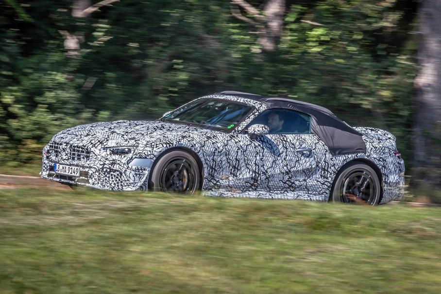 Mercedes-AMG вывел на дорожные тесты новый родстер SL