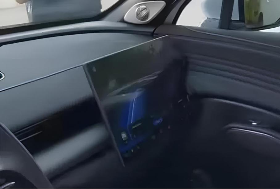 Omoda C7, который ждут в России, получит необычный экран в салоне