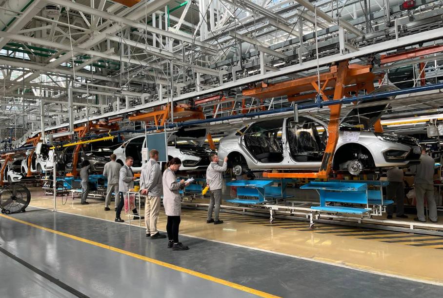 Lada Aura сфотографировали на конвейере АвтоВАЗа