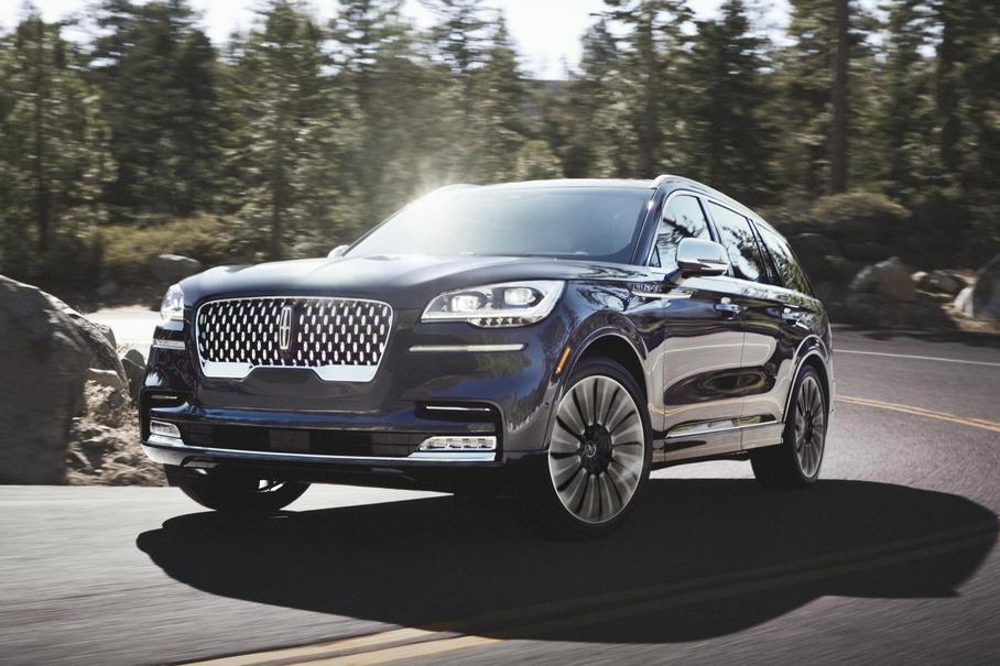 Показан роскошный Lincoln Aviator с семью местами и подвеской «с глазами»