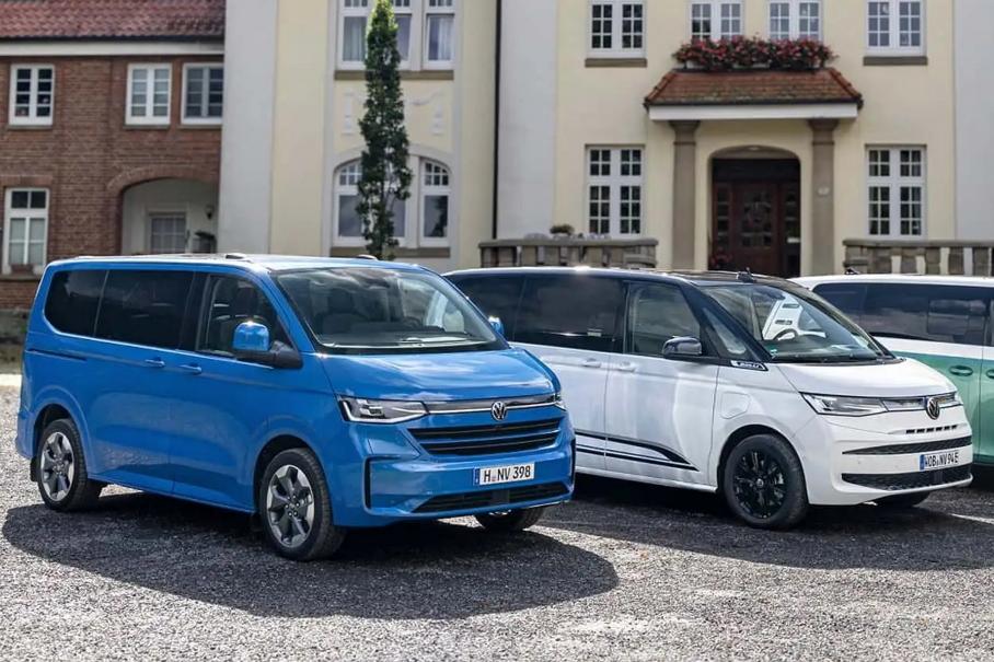 Volkswagen Caravelle (на переднем плане) и Multivan нового поколения