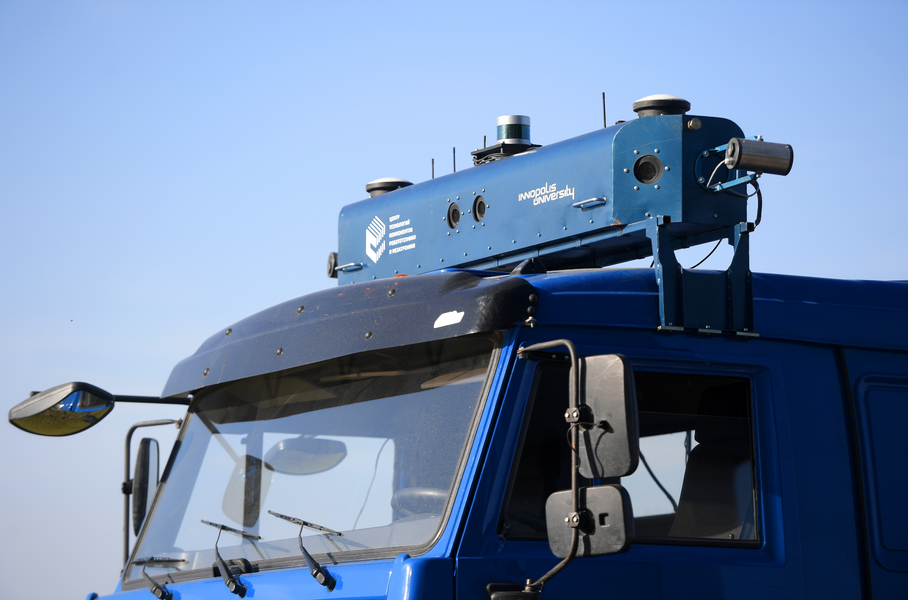 Грузовики без водителя за рулем выпустили на трассу М-11