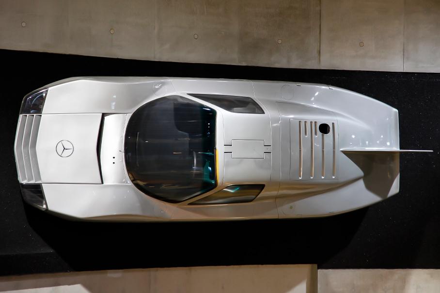 Mercedes-Benz C 111-III на стене в музее Mercedes-Benz в Штутгарте