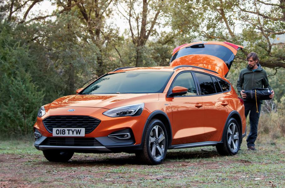 Багажник универсала должен вмещатьть большую клетку для собак, говорят в Ford. Его максимальный объем — 1653 литра. 