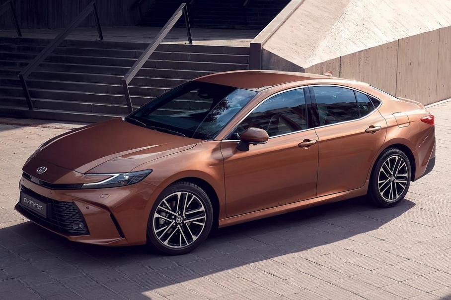 Новая Toyota Camry XV80 официально пришла в Казахстан: все цены