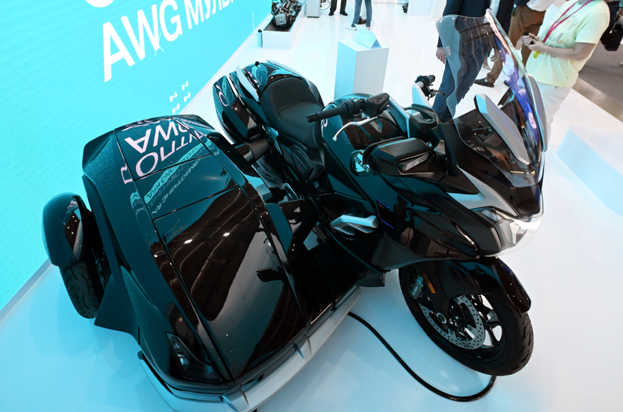 Мотоцикл Aurus Merlon получил зимнюю версию с закрытой коляской