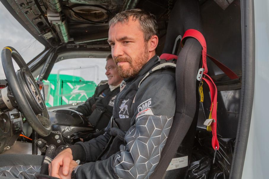 Пилот Алексей Игнатов и штурман Евгений Павлов