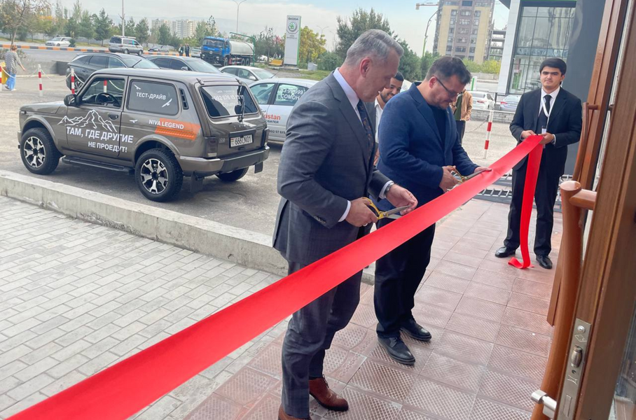 Первый автосалон Lada открылся в Таджикистане
