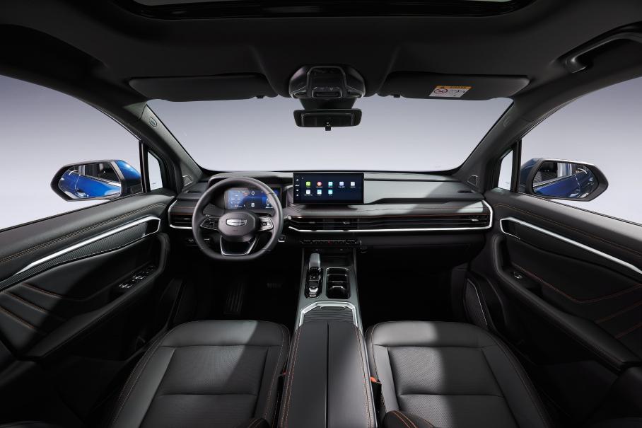 Салон обновленного Geely Okavango