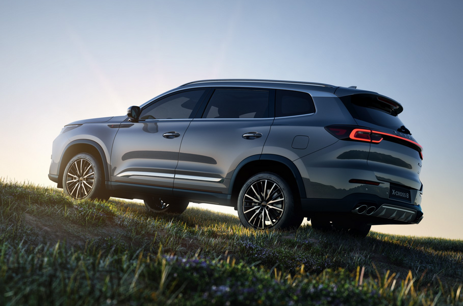 Длина, ширина и высота X-Cross 8 — 4740, 1860 и 1705 мм соответственно