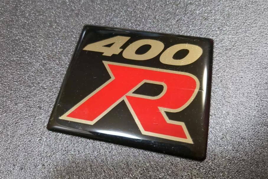 В Японии продают наклейку на багажник Nissan GT-R по цене Geely Monjaro