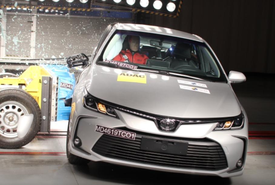 Посмотрите, как Toyota Corolla справилась с краш-тестом