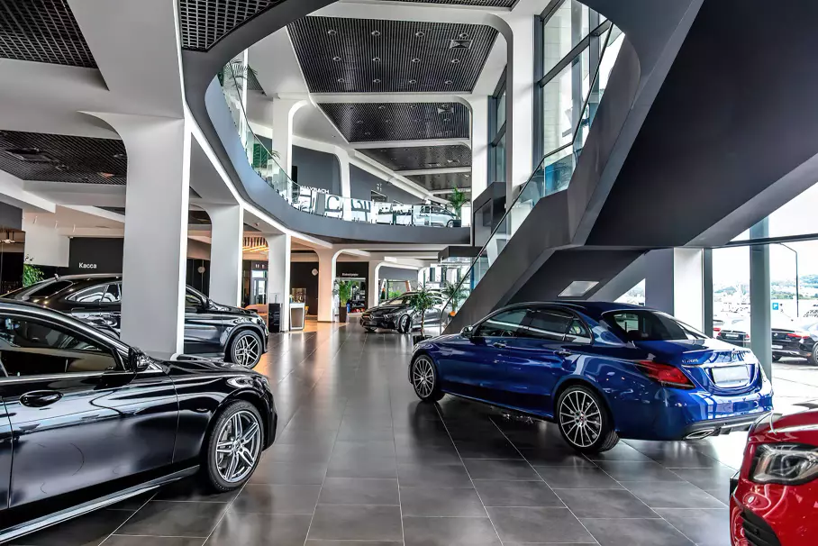 На складах российских дилеров скопились машины ушедших марок