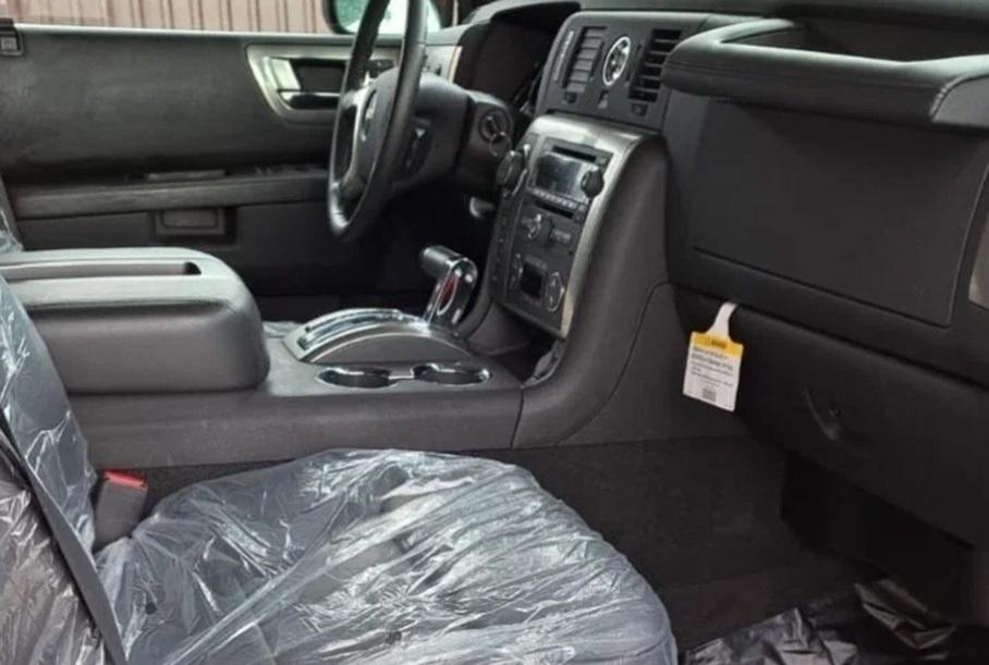 В России за 20 миллионов рублей продают 16-летний Hummer без пробега