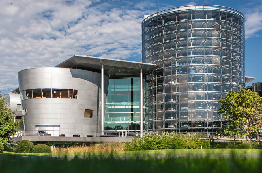 «Стеклянная мануфактура» (Transparent Factory) в Дрездене