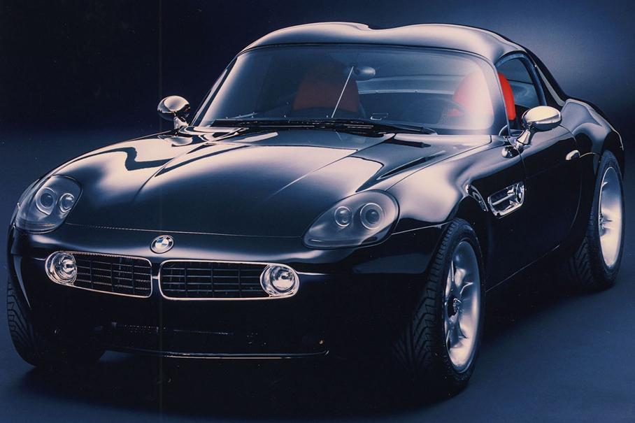 Интересно, что через несколько месяцев на выставку в Детройт приехал не родстер, а вот такое купе с замечательной крышей типа double bubble. Неясно, правда, идет ли речь об одной и той же машине после перестройки кузова, или все-таки о двух разных.