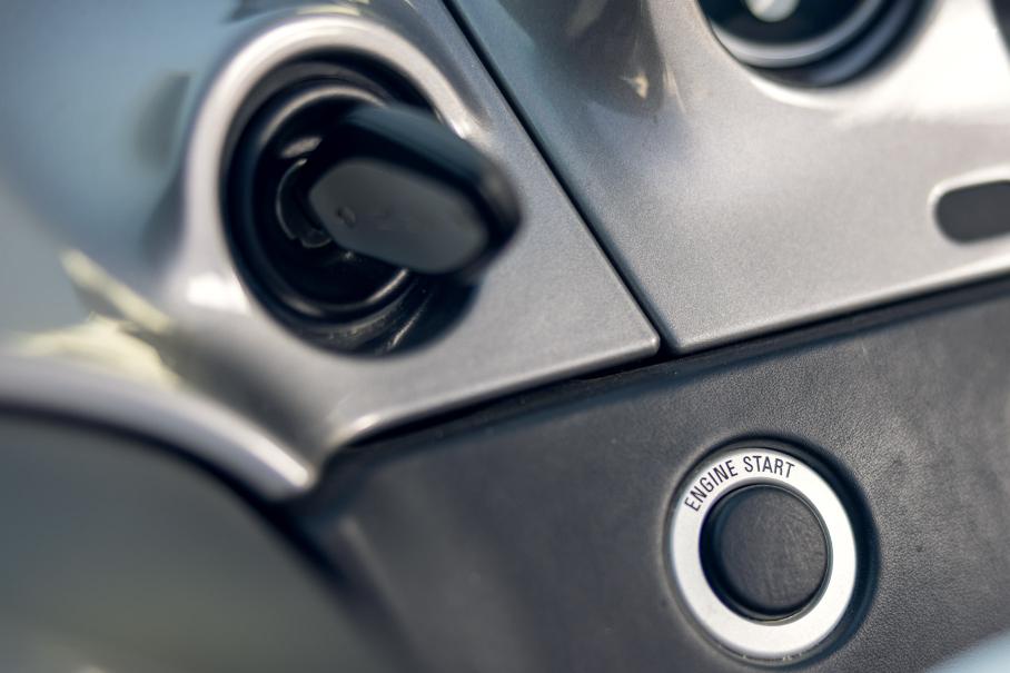 И целого времени мало. Тест-драйв BMW Z8