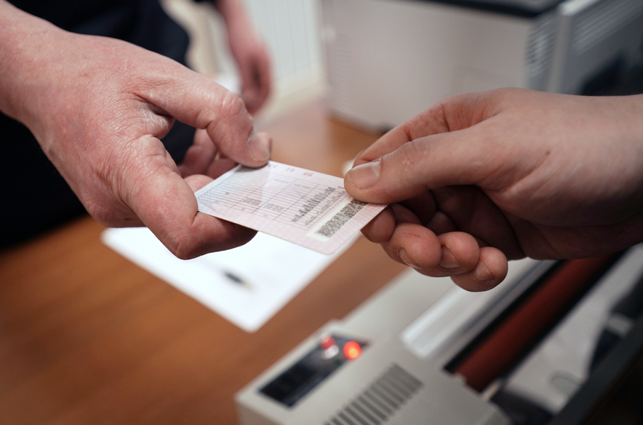 Водителям напомнили об окончании периода автоматического продления прав