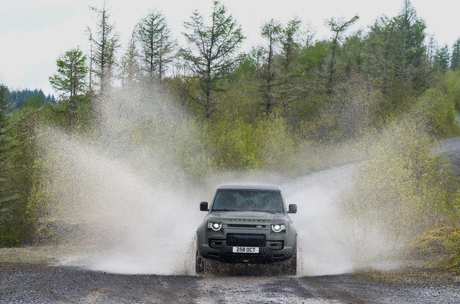 Экстремальный Land Rover Defender Octa станет внедорожником для «Дакара»