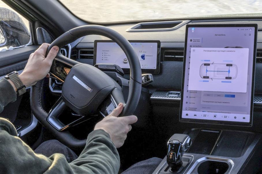 Экран с распределением тяги бесполезен, так как если на него отвлекаться, то остаётся только гадать, куда приедешь в следующую секунду