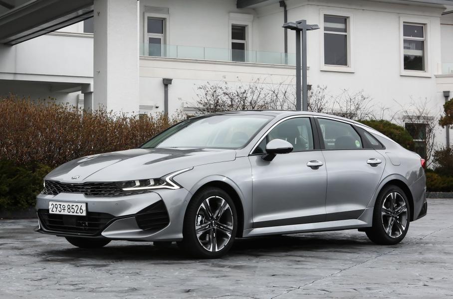 В России уже можно купить Kia K5 2025 года, но цена удивит