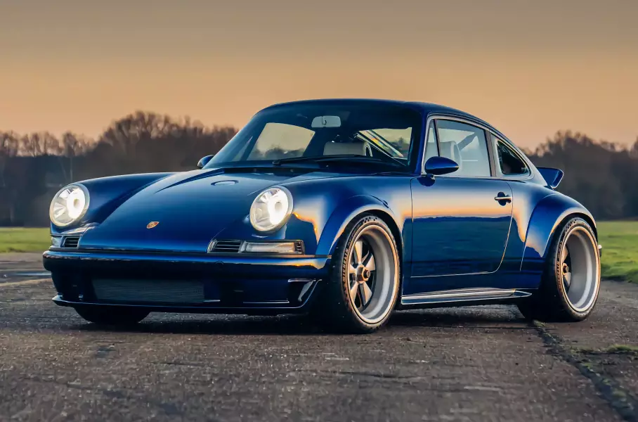 С аукциона продадут редкий рестомод «воздушного» Porsche 911