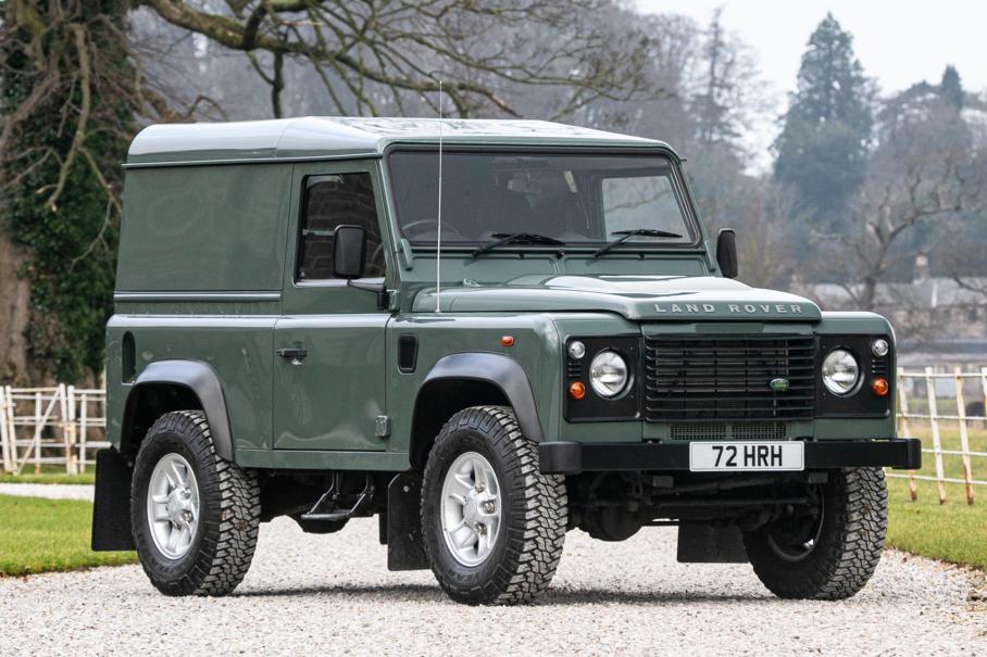 С молотка пустят Land Rover Defender короля Великобритании