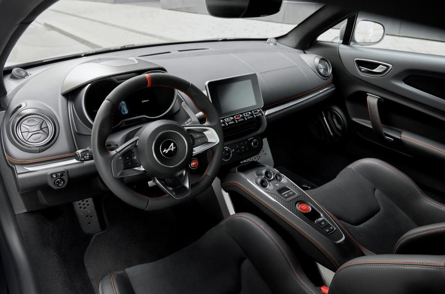 «Заряженное» купе Alpine A110: больше мощности и карбона