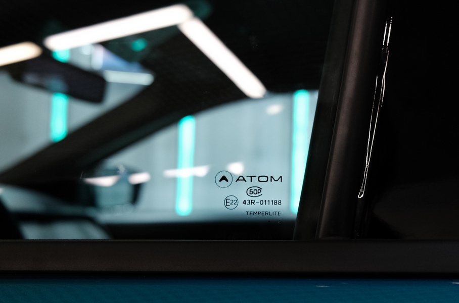 Электрокар Атом получит отечественные стекла с поддержкой проекционного дисплея