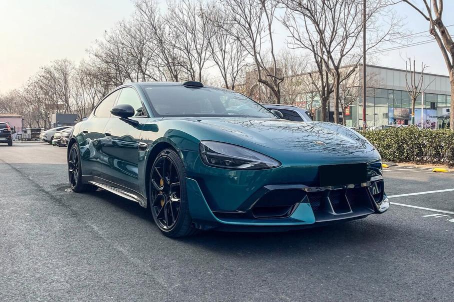 В России появился в продаже электрический суперседан Xiaomi SU7 Ultra