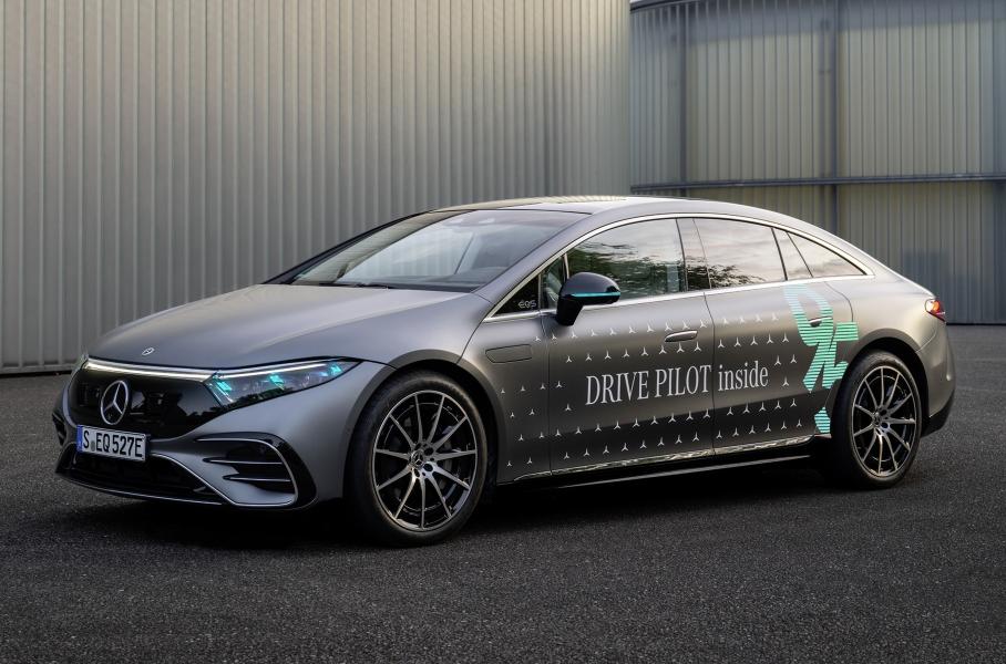 Беспилотники Mercedes-Benz будут светиться бирюзовым светом