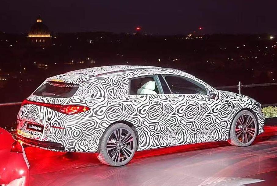 Mercedes-Benz впервые показал новый универсал CLA